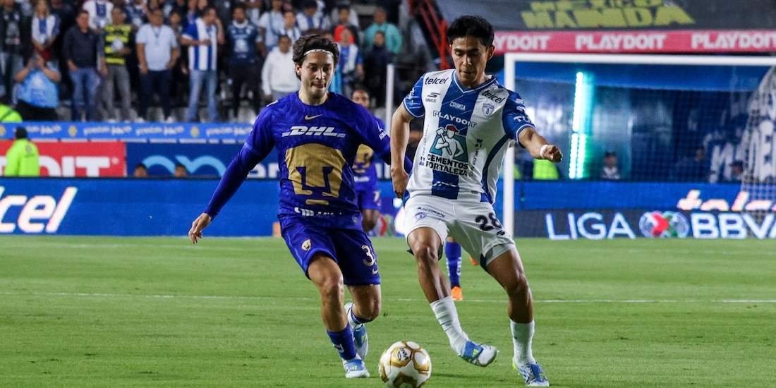 Una acción de la semifinal de ida del Clausura 2026 de la Liga MX entre Pachuca y Pumas