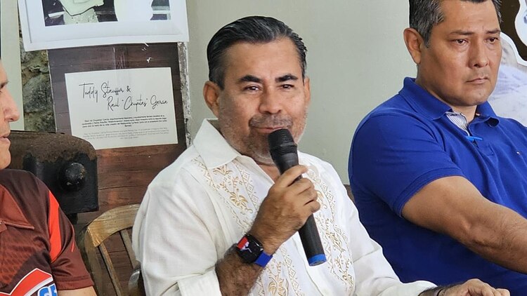 El secretario de Turismo, Noé Peralta Herrera, invita a turistas a disfrutar de la gala de pirotecnia y las actividades en Acapulco este fin de año.