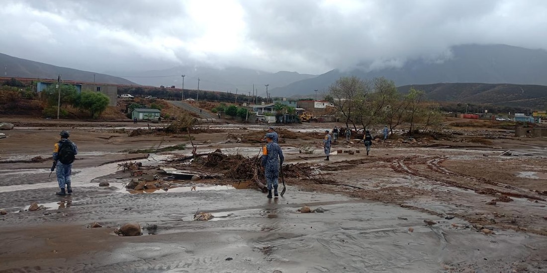 Fuerzas Armadas se movilizan en el occidente de la República por el huracán "Simón".