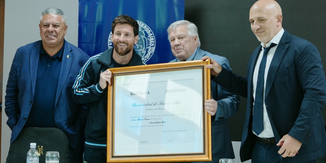 Lionel Messi recibe el el título “Doctor Honoris Causa” de la Universidad de Buenos Aires.