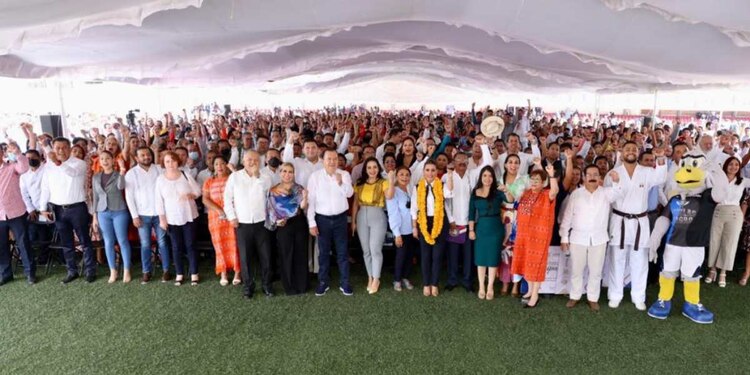 Evelyn Salgado recibió el respaldo, reconocimiento y agradecimiento de la comunidad estudiantil por estas obras y apoyos que suman más de 23.5 millones de pesos de inversión