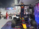 Checo Pérez festeja su victoria en el Gran Premio de Singapur de F1.