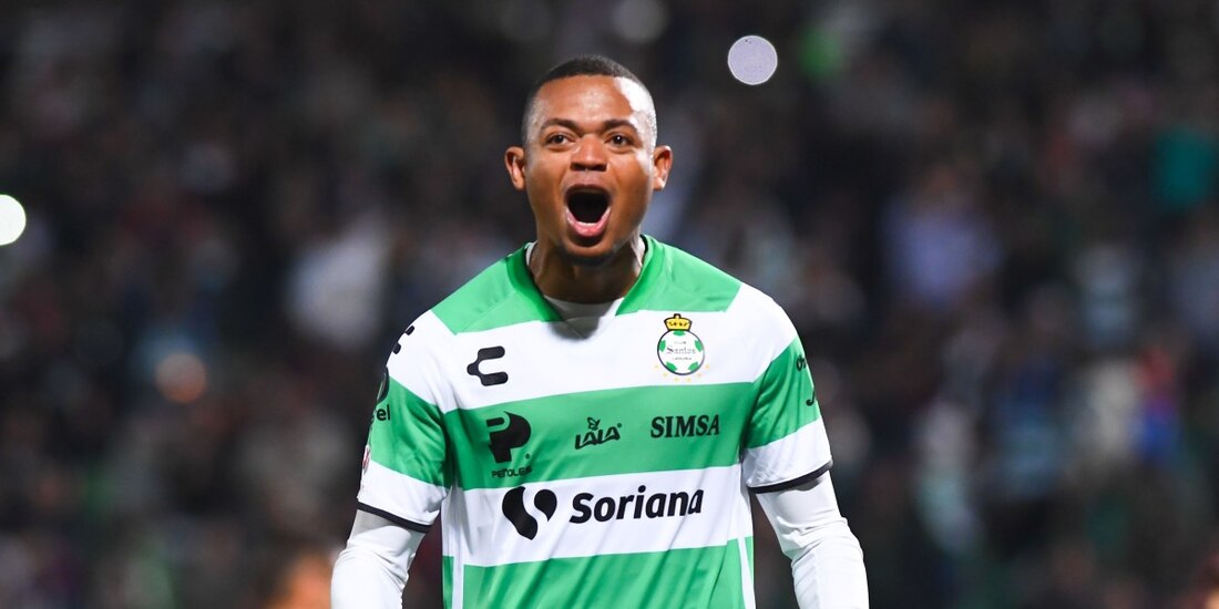 Harold Preciado festeja uno de sus goles con Santos en el Torneo Apertura 2023 de la Liga MX.