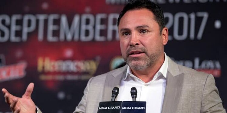 El exboxeador, promotor de boxeo y cantante estadounidense de origen mexicano, Óscar de la Hoya, nació en 1973.