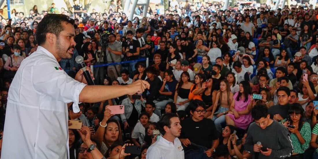 Estudiantes de UAM Xochimilco increpan a Jorge Álvarez Máynez.