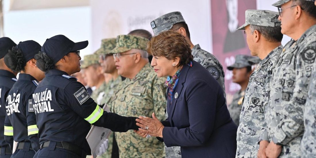 Delfina Gómez asiste a graduación de 143 nuevos policías.