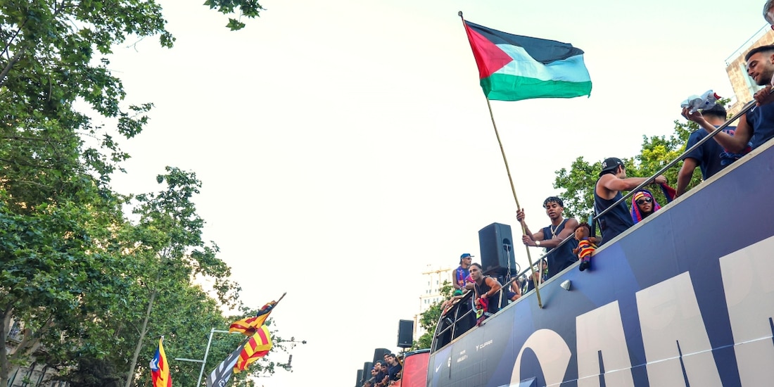 Lamine Yamal desata críticas por ondear la bandera de Palestina