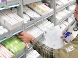 ENTRE MARZO de 2014 y octubre de 2019, la Cofepris registró 19 denuncias por medicinas apócrifas y, entre marzo de 2020 y octubre de 2025, la cifra se elevó a 138, un aumento de 626% en los últimos 10 años; fármacos y etiquetas falsas representaron 10% del mercado del sector