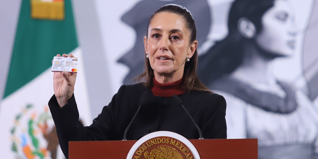 Claudia Sheinbaum en conferencia mañanera en Palacio Nacional.