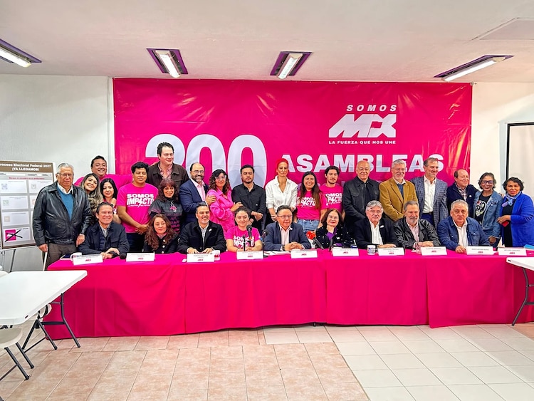 En fotografía de archivo, una asamblea de Somos MX.
