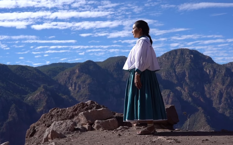 Benilda Figueroa, la primera mujer médica rarámuri de Chihuahua.