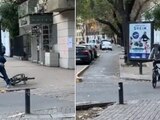 Ladrón arranca poste del piso para robar una bicicleta (VIDEO)