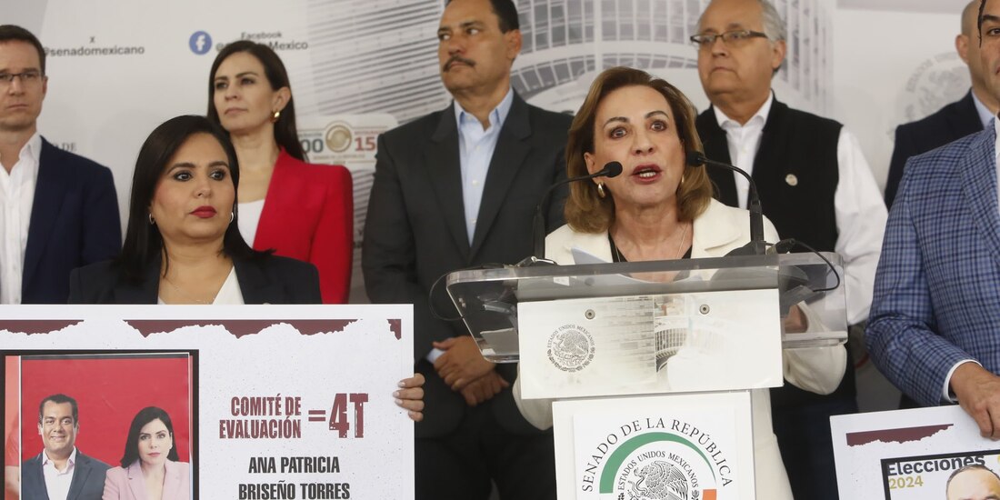 Senadores del PAN encabezados por Guadalupe Murguía, ayer.