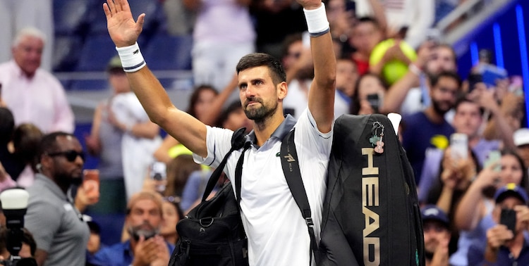 Novak Djokovic se despide de la afición del US Open.