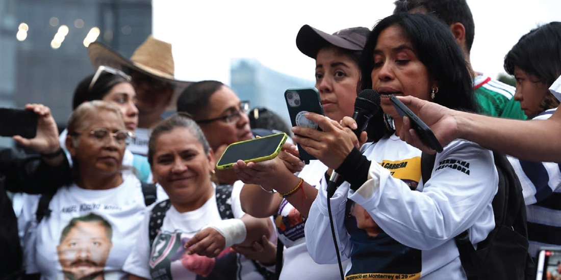 Colectivos al manifestarse en Calzada de Tlalpan en la CDMX, ayer.