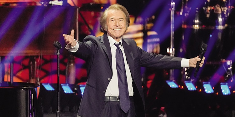 RAPHAEL fue ovacionado durante la velada.