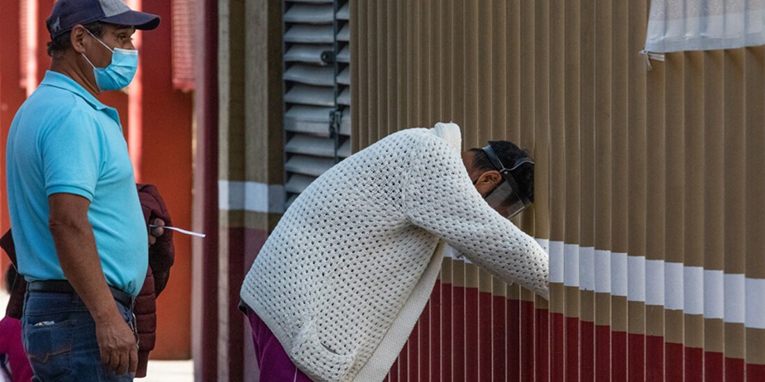 Un hombre con síntomas de Covid-19 solicitó atención médica en el Centro Médico Siglo XXI como en el Hospital General; en ambos fue rechazado.
