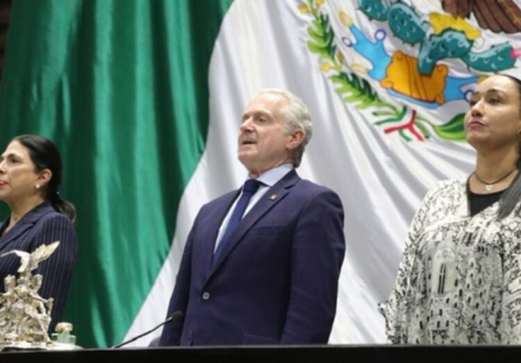 Entre aplausos, abrazos y porras, concluye periodo de sesiones en Cámara de Diputados.