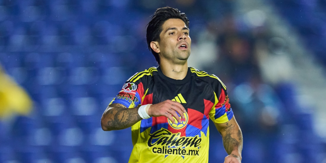 Víctor Dávila salió en el carrito de asistencia tras su lesión.