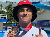 Osmar Olvera con una de las medallas que ganó en los Juegos Centroamericanos y del Caribe 2026