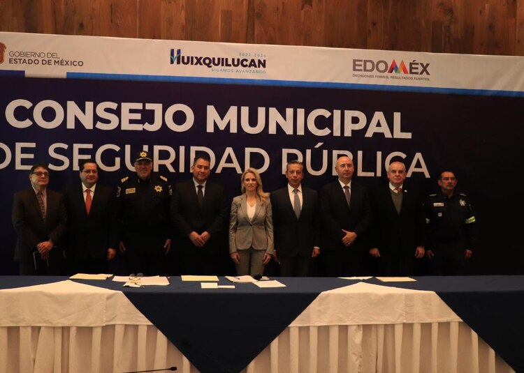 Romina Contreras – entrega estímulos a policías de Huixquilucan