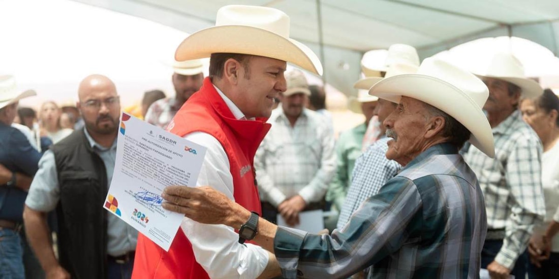 Arranca Esteban Villegas construcción de 270 mega bordos de abrevaderos en Durango.