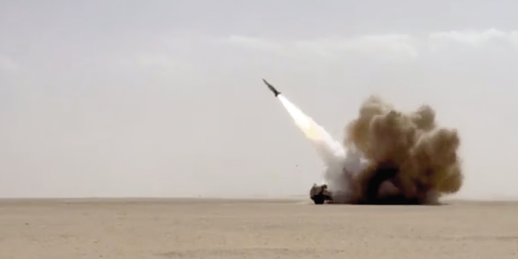 Una captura de pantalla de un video publicado por el Comando Central de EU muestra el disparo de un misil, el 28 de febrero.