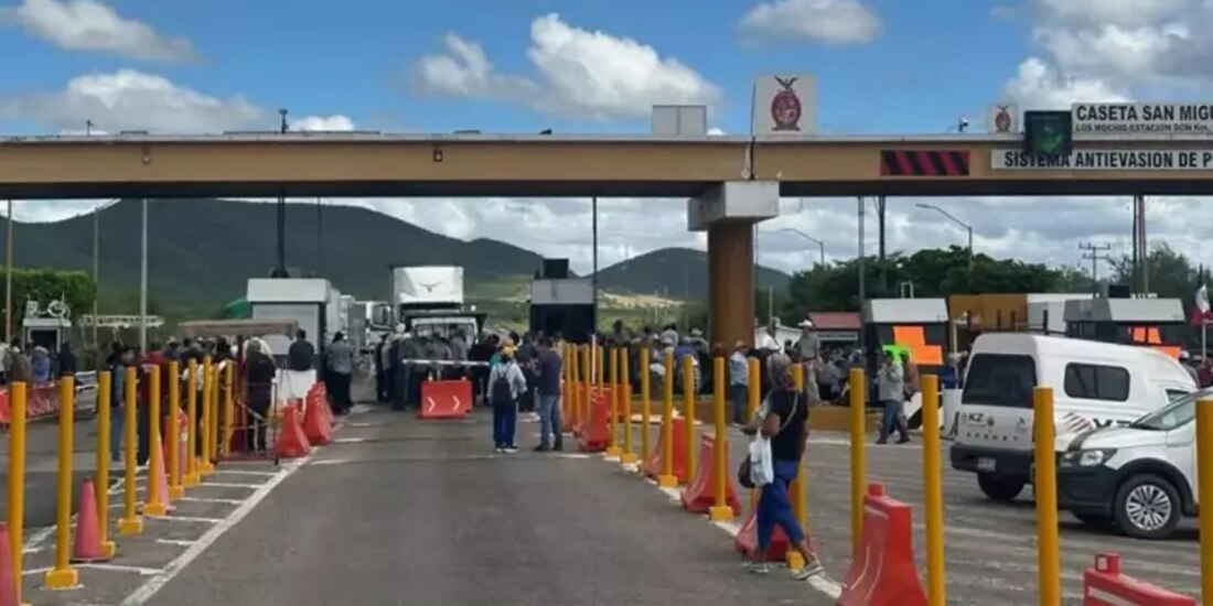 Conductores de pipas bloquearon avenidas del Edomex en protesta por el cierre de pozos clandestinos durante la Operación Caudal.