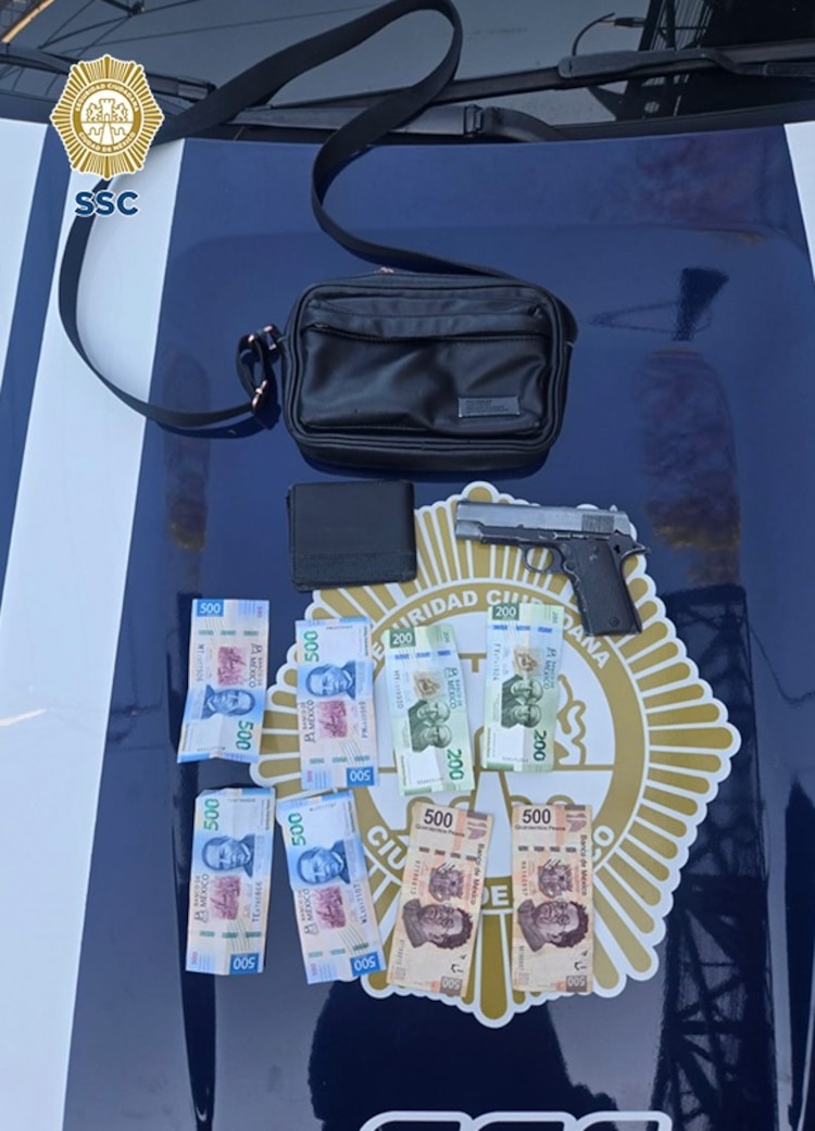 La SSC decomisó una réplica de arma de fuego durante la detención.