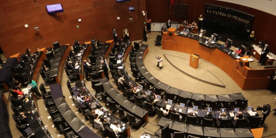 Se requiere que los partidos tengan cuando menos 25 escaños; el PAN cuenta con 24.