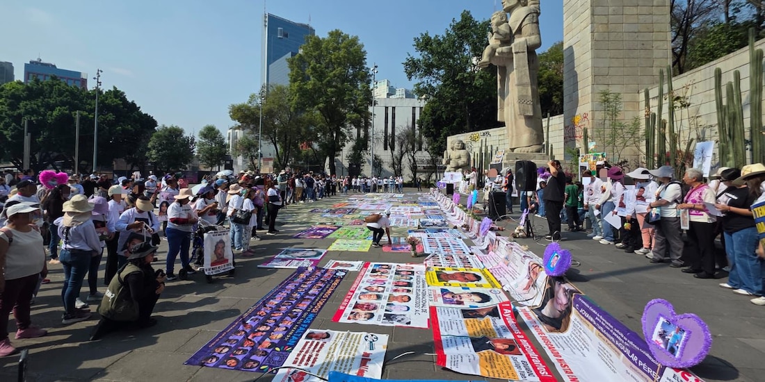 Concentración de buscadoras en el Monumento a la Madre, en CDMX.