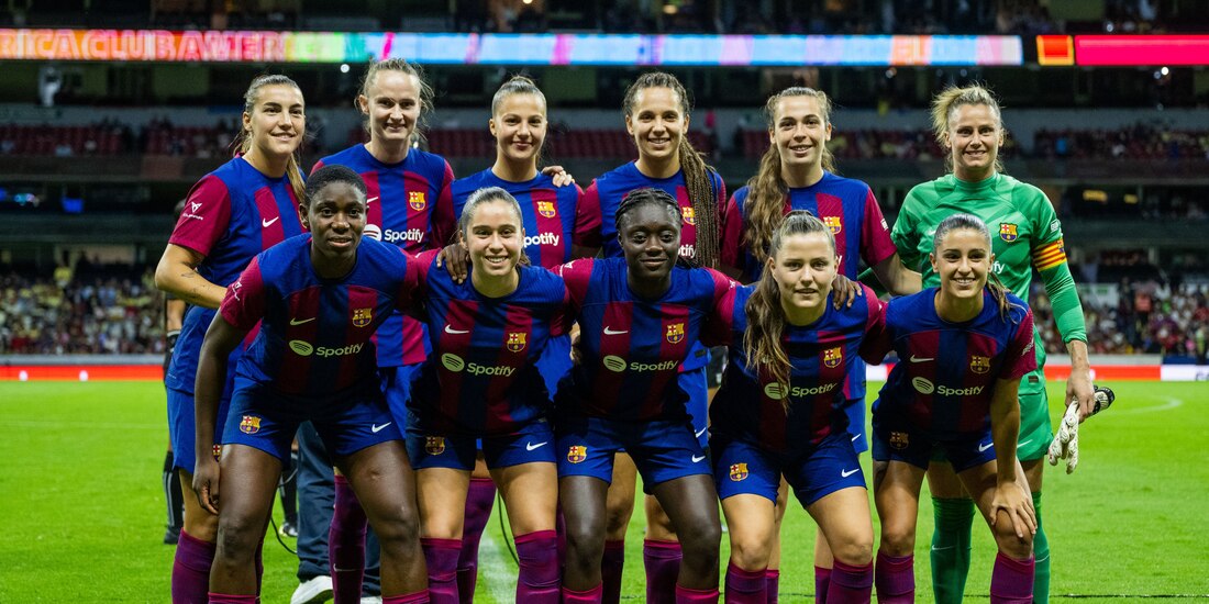 Futbolistas del Barcelona Femenil previo a su partido amistoso contra el América en el Estadio Azteca, el pasado 29 de agosto.