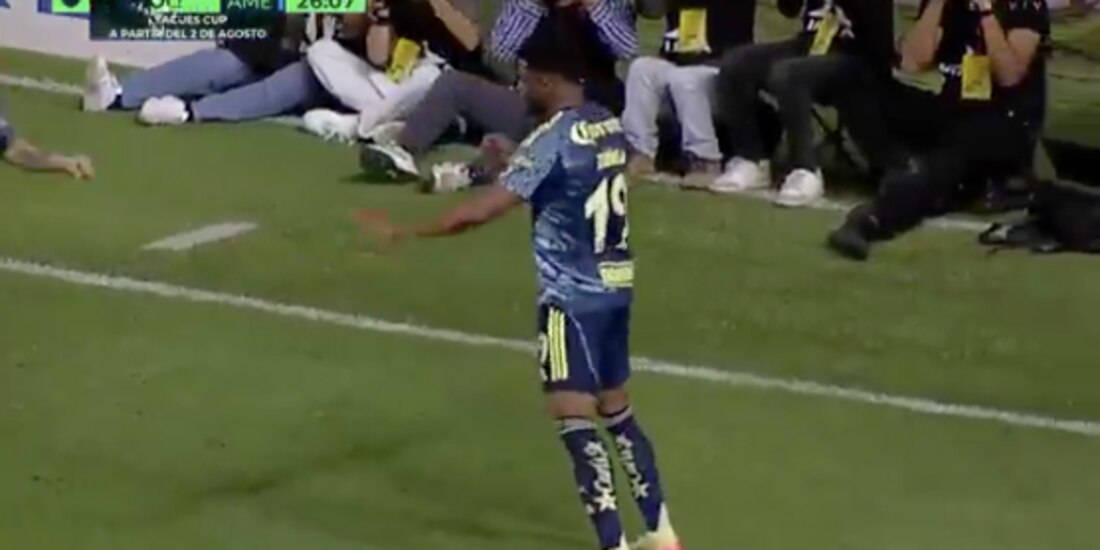 José 'Pantera' Zúñiga se estrenó como goleador del América.