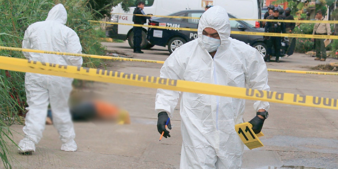 PERITOS INDAGAN un multihomicidio en Villahermosa, Tabasco, en febrero de 2025.
