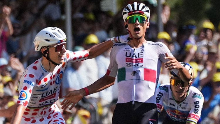 Isaac del Toro, sorprendido de su victoria en el Tour de France.