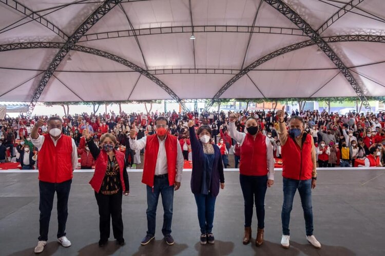 Anabell Ávalos, candidata de Unidos por Tlaxcala, sostuvo un encuentro con simpatizantes.