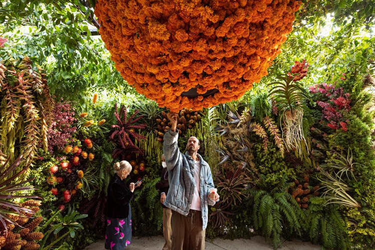 Se diseñan arreglos especiales con la diversidad de flora del país.
