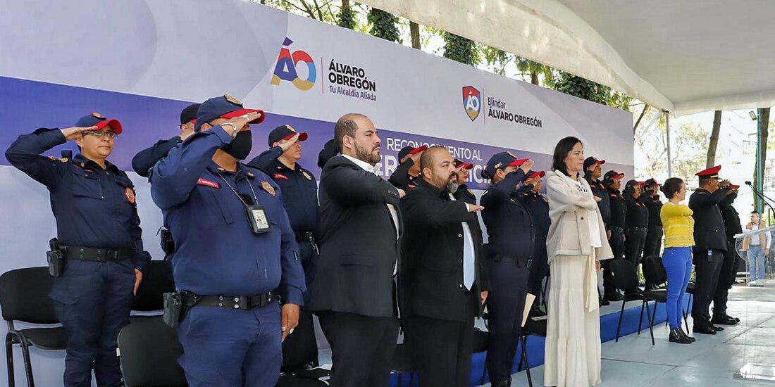 Durante la cuarta entrega del Reconocimiento al Mérito Policial se destacó la labor de 15 elementos que integran la policía de contacto, por su valor, profesionalismo y dedicación.