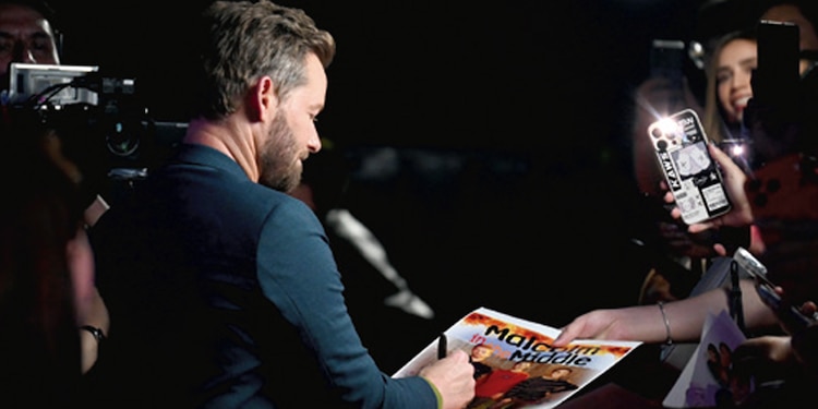 Christopher Masterson se quedó hasta el final firmando autógrafos para sus fans.