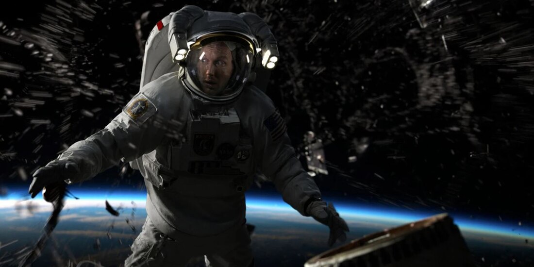 Moonfall se estrena en cines, te decimos si vale la pena verla