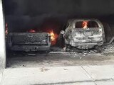 Autos en llamas, el pasado 3 de abril en Tepetongo.