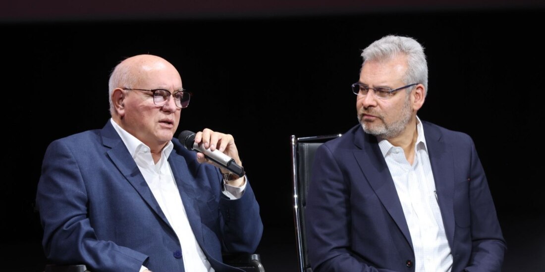 El titular de la ASF, David Colmenares (izq.) y el gobernador de Michoacán, Alfredo Ramírez Bedolla, ayer.