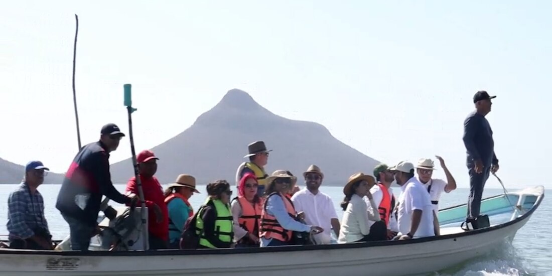 El campamento artístico en Navachiste atrae a creadores y viajeros que buscan una experiencia de conexión con el arte y el medio ambiente.