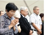 ASISTENTES a la ceremonia del 81 aniversario del ataque a Nagasaki, ayer