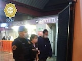 Policías de la SSC resguardaron a un hombre que se extravió en las inmediaciones de la estación Pantitlán del Metro CDMX