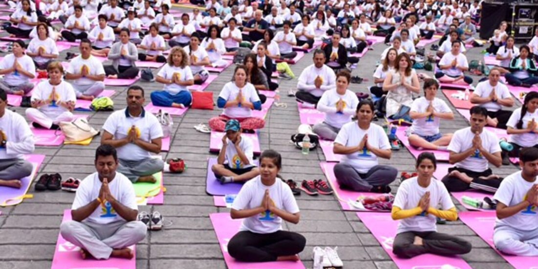 La Ciudad de México celebrará una Clase Masiva de Yoga gratuita este domingo 29 de junio .