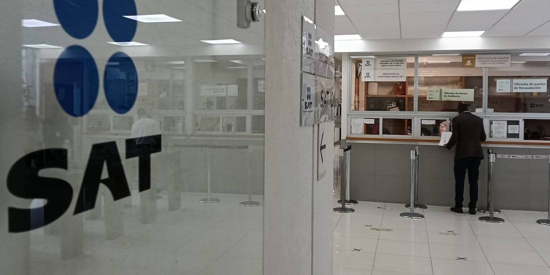 Interior de las oficinas del SAT en imagen ilustrativa