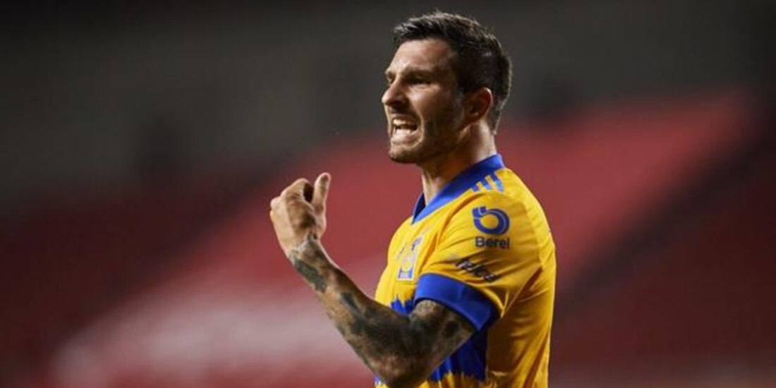 André-Pierre Gignac durante un partido con Tigres.