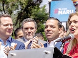 La gobernadora de Chihuahua, al salir de la FGR en la CDMX, respaldada por el PAN, el pasado 26 de mayo.
