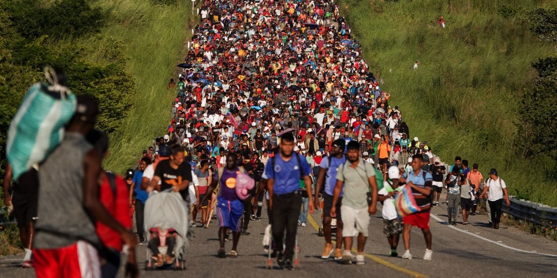 Por su parte, la directora del Instituto para las Mujeres en la Migración (Imumi) señaló que los polleros actúan de manera diferente a los organizadores de la caravana migrante